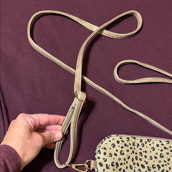 Jen &Co.- Crossbody Bag/wristlet - Picture 8 of 14